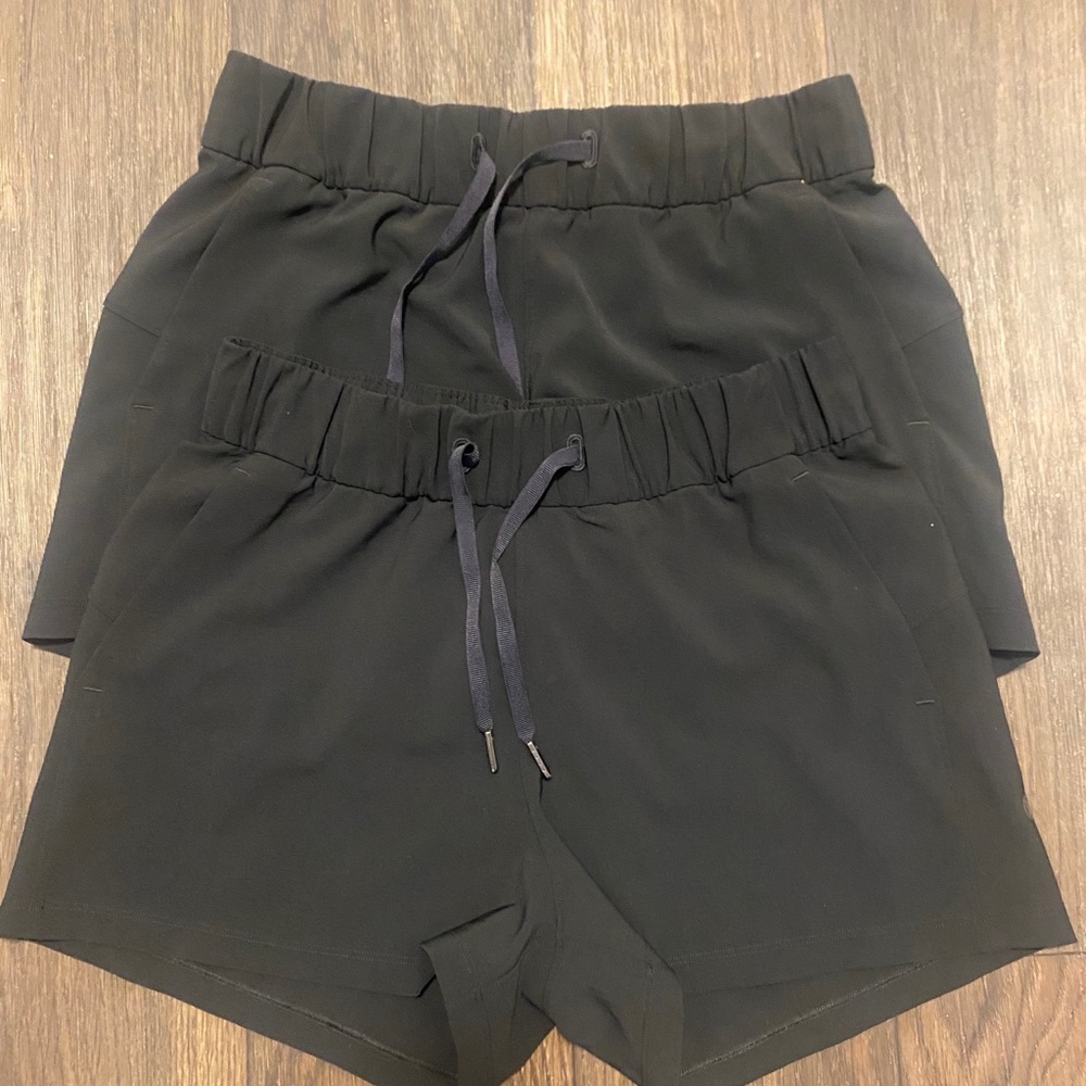 Lululemon on the fly woven, 2.5”, black, sz. 6